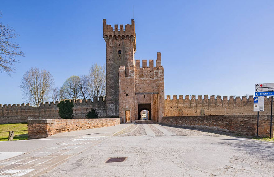 Rocca Degli Alberi, Italy